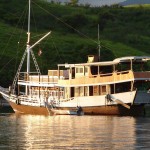 Plusieurs bateaux dans la baie de Komodo